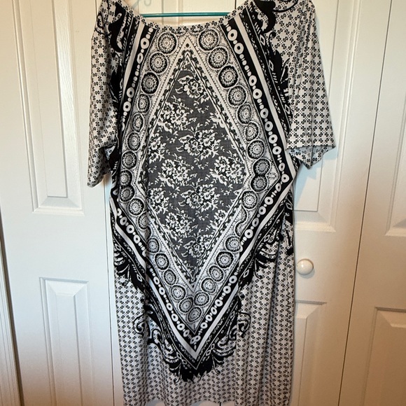 Love Squared Black and White Patterned Midi Dress - Picture 4 of 4